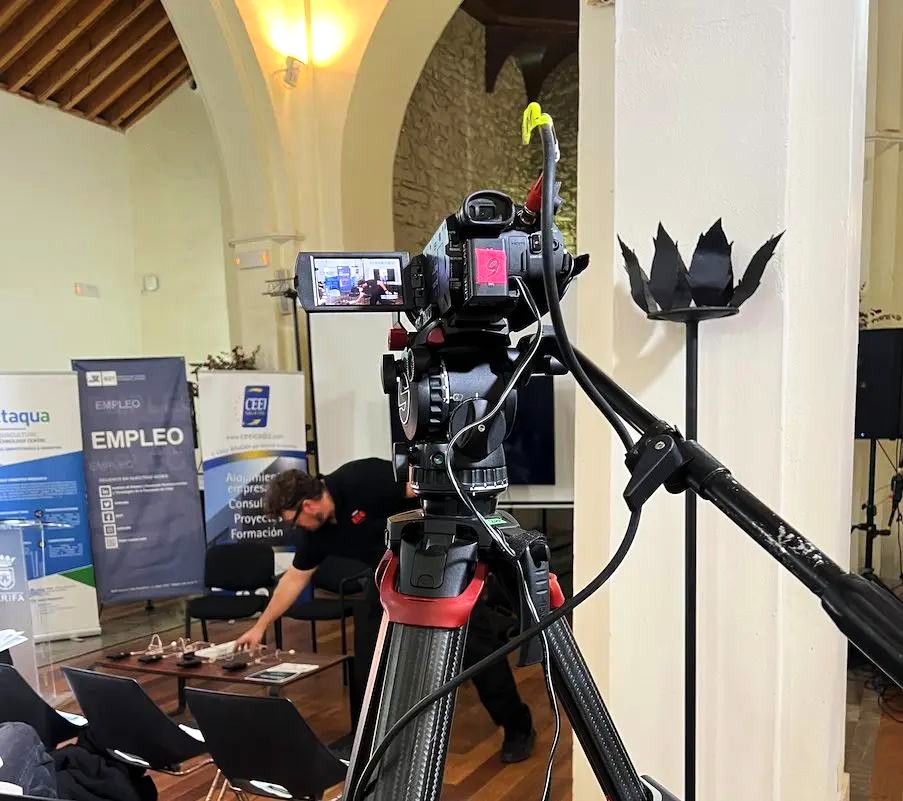 Professional camera operators · What we offer · Dale al REC