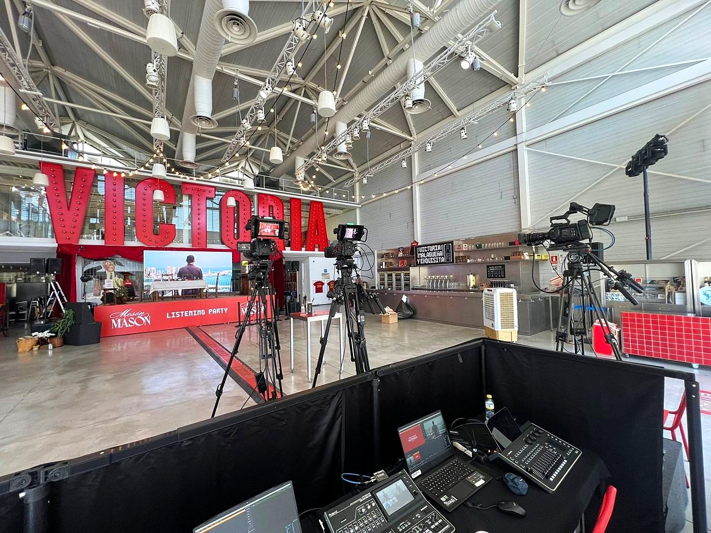 Stage, cameras and production control for Streaming and live production · IlloJuan «Mesón Masón»