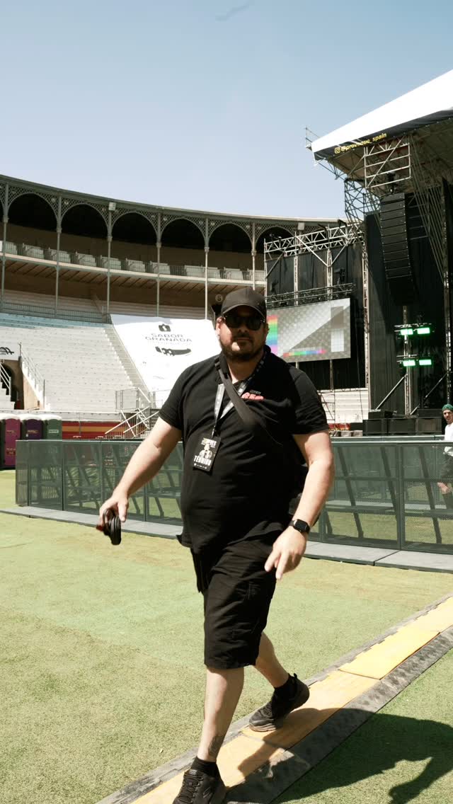 Empezamos la gira de @_theyounggypsy con dos grandes conciertos en #granada y en #valencia dando todo el servicio de #realización en pantallas y grabaciones. Con un gran equipo de profesionales y un equipo de última tecnología 💪🏻 Gracias a @jestzz por su toque de magia en este video y a las compañeros @faustocastrillon @isidrop.j @julizzero @the_awge_films