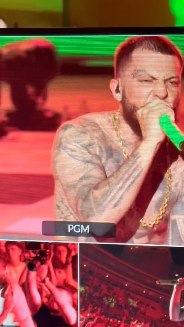 @_theyounggypsy en acción! Tenéis que ir a ver este show! De música, luces, pantallas Una verdadera pasada!